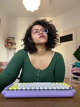 Snapshot of Curvydesifromgermany chatting on March 2025 03:43:01 PM Curvydesifromgermany online show from March 2025 03:43:01 PM