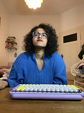 Snapshot of Curvydesifromgermany chatting on January 2025 04:01:01 PM Curvydesifromgermany online show from January 2025 04:01:01 PM