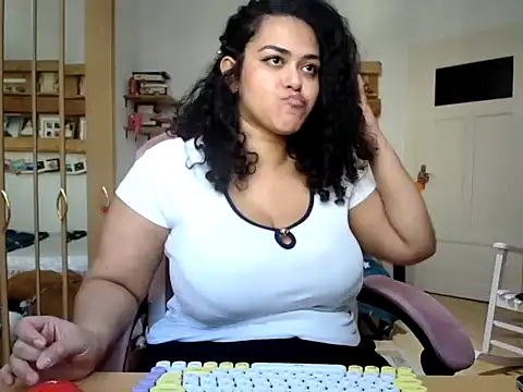 Curvydesifromgermany online show from March 2026 01:29:02 PM