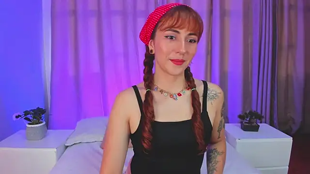 Snapshot of Hanna_Simmons chatting on May 2026 07:33:01 PM Hanna Simmons online show from May 2026 07:33:01 PM