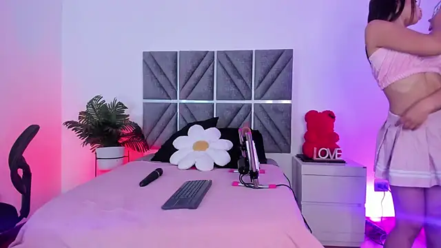 Laura Dicardy online show from February 2026 08:08:02 PM