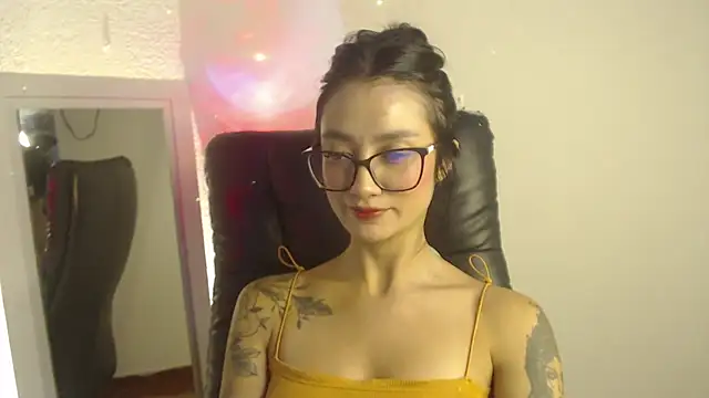 Snapshot of mariiana-diaz chatting on May 2026 08:07:01 PM mariiana-diaz online show from May 2026 08:07:01 PM