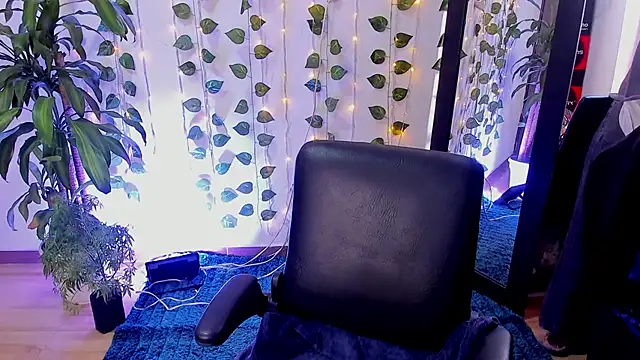 mariiana-diaz online show from November 2025 02:28:01 PM