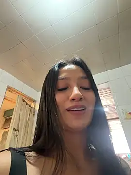 Snapshot of mariiana-diaz chatting on June 2026 04:12:01 PM mariiana-diaz online show from June 2026 04:12:01 PM