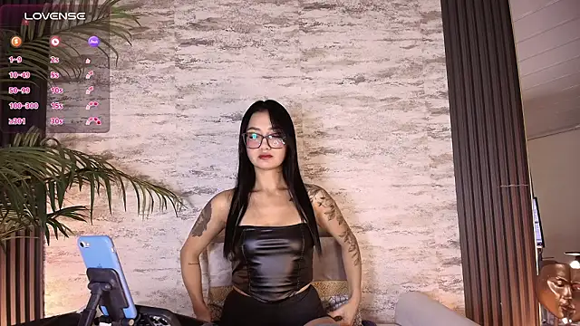 Snapshot of mariiana-diaz chatting on February 2026 02:06:02 PM mariiana-diaz online show from February 2026 02:06:02 PM