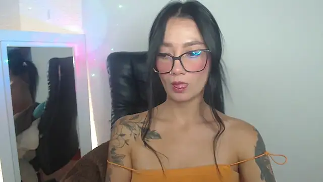 Snapshot of mariiana-diaz chatting on June 2026 03:21:01 PM mariiana-diaz online show from June 2026 03:21:01 PM