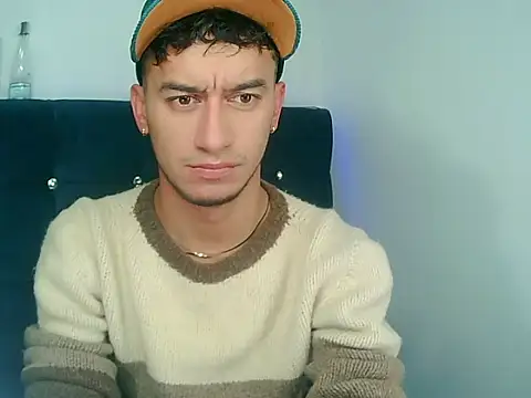 Snapshot of Kevin_Torres chatting on January 2025 02:43:02 AM Kevin Torres online show from January 2025 02:43:02 AM