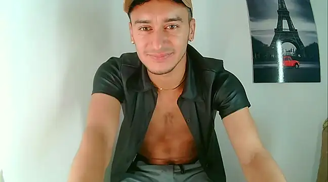 Snapshot of Kevin_Torres chatting on January 2025 04:32:01 AM Kevin Torres online show from January 2025 04:32:01 AM