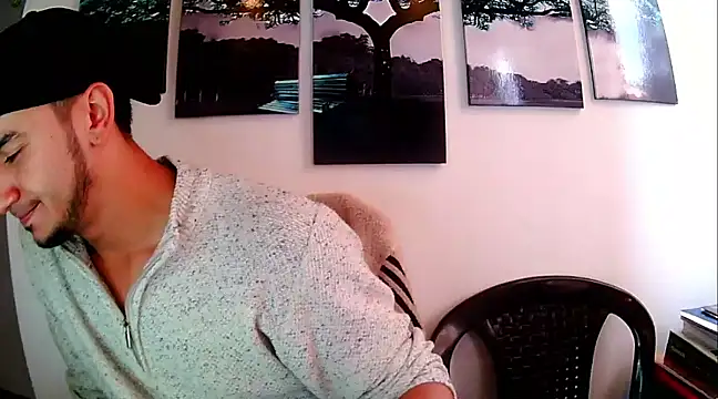 Snapshot of Kevin_Torres chatting on February 2025 05:31:02 PM Kevin Torres online show from February 2025 05:31:02 PM