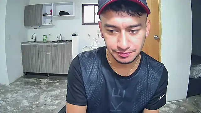 Snapshot of Kevin_Torres chatting on October 2025 09:25:02 PM Kevin Torres online show from October 2025 09:25:02 PM