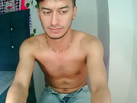 Snapshot of Kevin_Torres chatting on December 2024 11:31:02 PM Kevin Torres online show from December 2024 11:31:02 PM