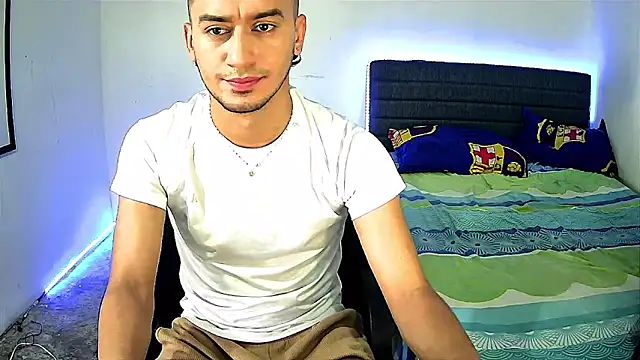Kevin Torres online show from December 2025 04:43:02 PM