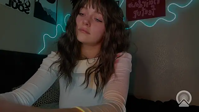 Emilia0 0 7 online show from February 2026 09:37:02 PM