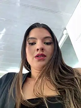 Snapshot of annavi_ chatting on May 2026 05:37:01 PM annavi online show from May 2026 05:37:01 PM