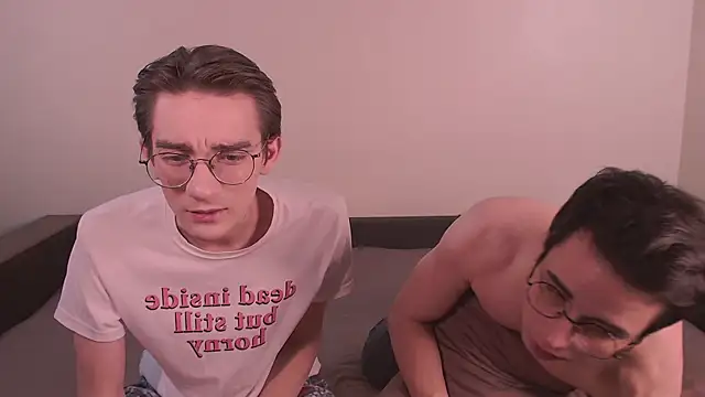 Snapshot of EliotMarks chatting on December 2024 06:17:01 PM EliotMarks online show from December 2024 06:17:01 PM