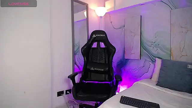 Steev Novoa online show from April 2026 02:48:01 AM