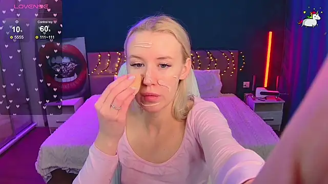 Snapshot of Selenatrend chatting on February 2026 06:02:01 AM Selenatrend online show from February 2026 06:02:01 AM