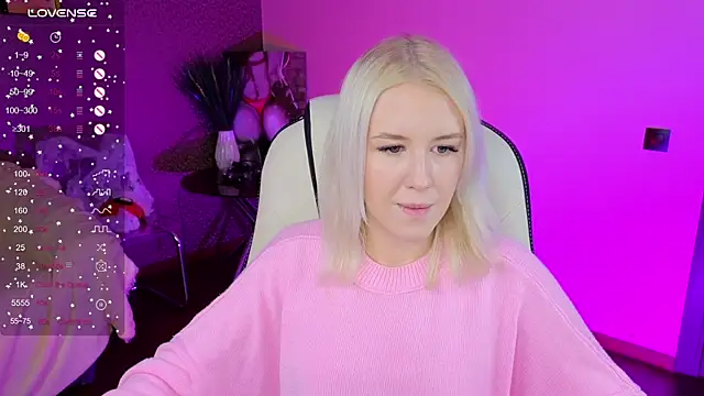 Snapshot of Selenatrend chatting on November 2025 12:16:02 PM Selenatrend online show from November 2025 12:16:02 PM