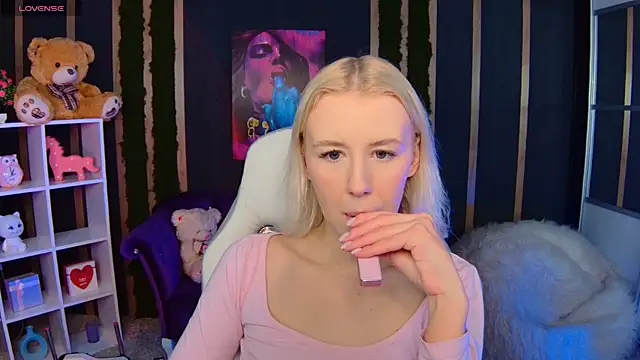 Snapshot of Selenatrend chatting on February 2026 12:16:02 PM Selenatrend online show from February 2026 12:16:02 PM