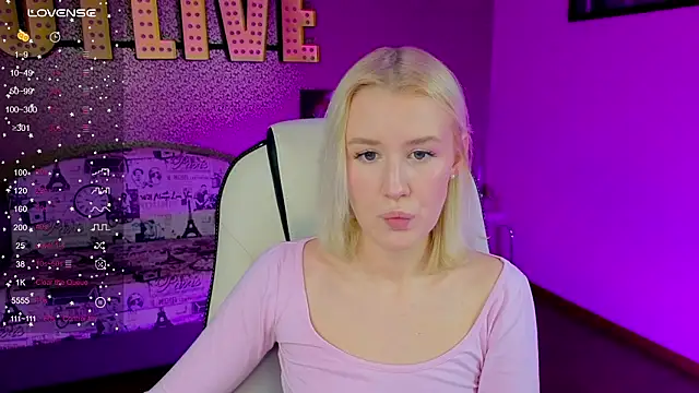 Snapshot of Selenatrend chatting on February 2026 12:05:02 PM Selenatrend online show from February 2026 12:05:02 PM