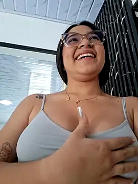 -VICKKY online show from April 2026 02:13:01 PM