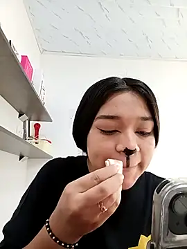 -VICKKY online show from October 2025 01:32:01 PM