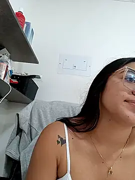 -VICKKY online show from January 2026 01:51:02 PM