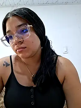 -VICKKY online show from May 2026 01:29:01 PM