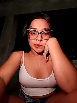 -VICKKY online show from October 2025 01:49:01 AM