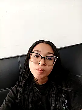 -VICKKY online show from November 2025 02:33:02 PM