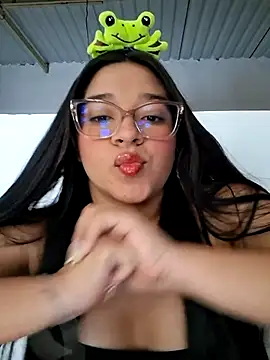 -VICKKY online show from March 2026 01:44:01 PM