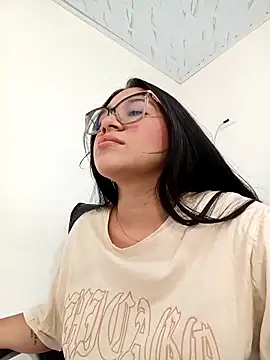 -VICKKY online show from November 2025 01:15:02 PM