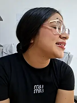 -VICKKY online show from April 2026 02:01:05 PM