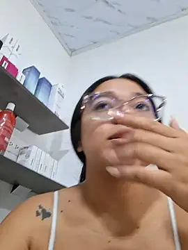 -VICKKY online show from March 2026 02:00:01 PM