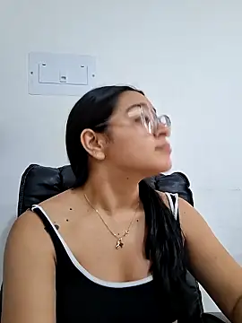 -VICKKY online show from February 2026 02:17:02 PM