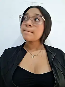 -VICKKY online show from April 2026 02:08:01 PM