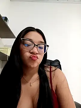 -VICKKY online show from November 2025 01:55:02 PM