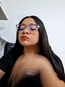 -VICKKY online show from March 2026 01:53:01 PM