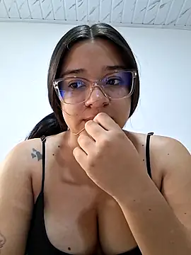 -VICKKY online show from June 2026 01:44:02 PM