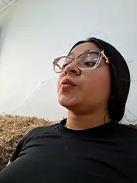 -VICKKY online show from May 2026 02:14:01 PM