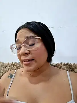 -VICKKY online show from May 2026 01:40:02 PM