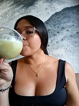 -VICKKY online show from May 2026 10:14:01 PM