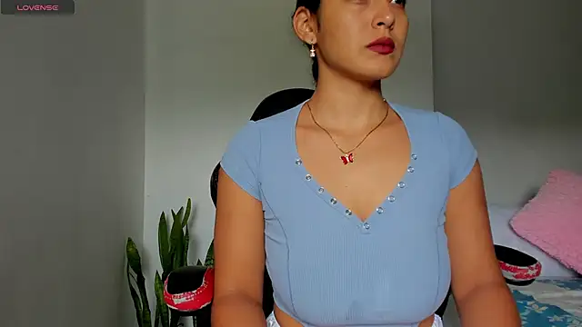 sofiaparker8 online show from May 2026 05:32:02 PM