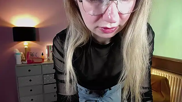 Snapshot of Mia_Tasty chatting on March 2025 01:56:02 PM Mia Tasty online show from March 2025 01:56:02 PM