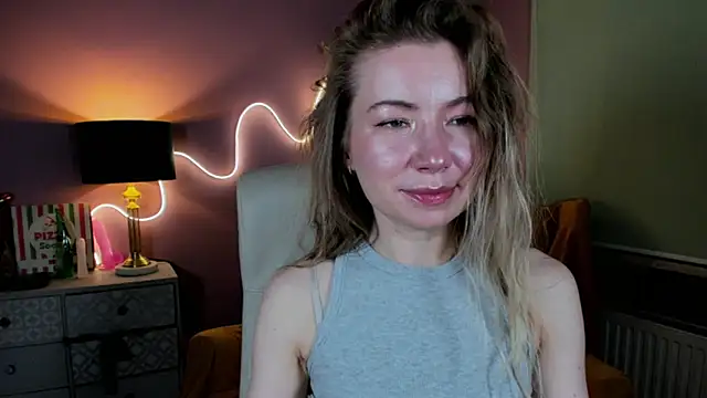 Mia Tasty online show from November 2025 03:05:02 PM