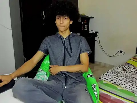 Snapshot of cardrey05 chatting on October 2025 05:58:02 PM cardrey05 online show from October 2025 05:58:02 PM