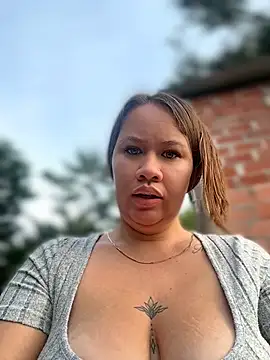 Snapshot of Emiily_lee chatting on May 2026 11:32:01 AM Emiily lee online show from May 2026 11:32:01 AM