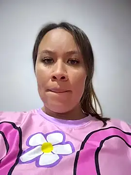 Snapshot of Emiily_lee chatting on May 2026 05:48:01 PM Emiily lee online show from May 2026 05:48:01 PM