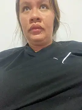 Snapshot of Emiily_lee chatting on March 2025 11:28:01 PM Emiily lee online show from March 2025 11:28:01 PM