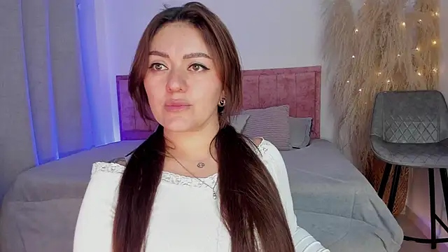 Sofiawilson  online show from December 2025 02:00:02 PM